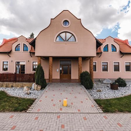 Motel Ard Sarovce Exteriér fotografie