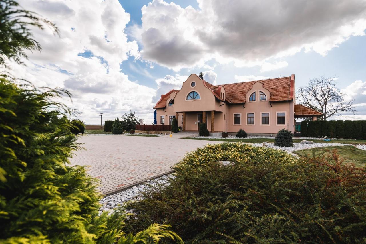 Motel Ard Sarovce Exteriér fotografie